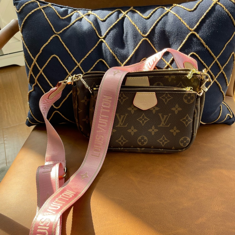Brown purse with removable strap